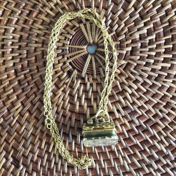 Barbara Mandrell Pendant Treasure Chest Locket - Picture 6 of 6